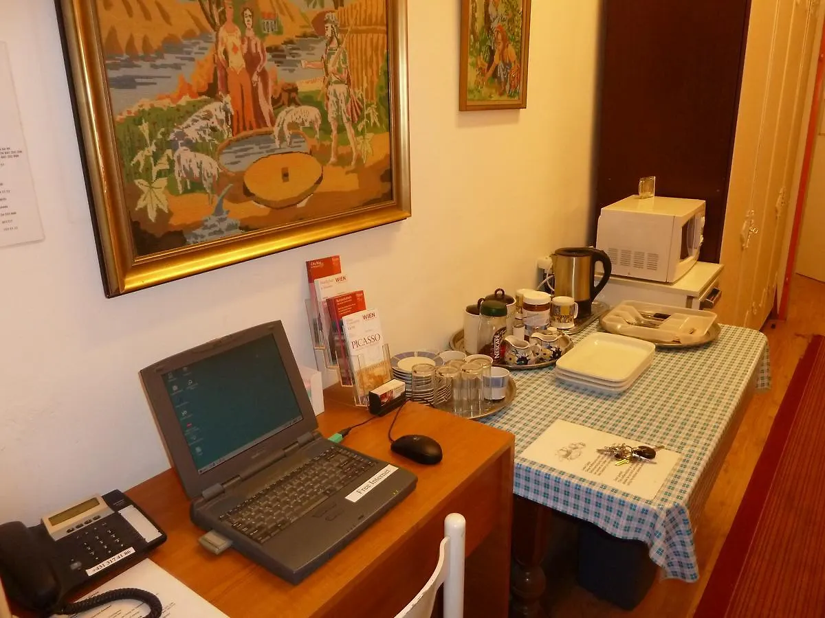 Bed & Breakfast Pension Gross Vienna