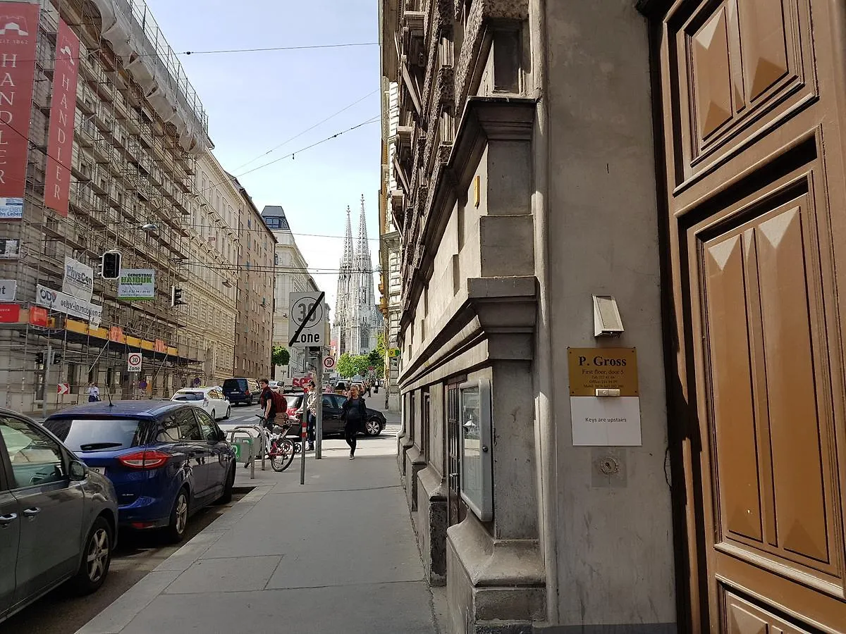 Bed & Breakfast Pension Gross Vienna