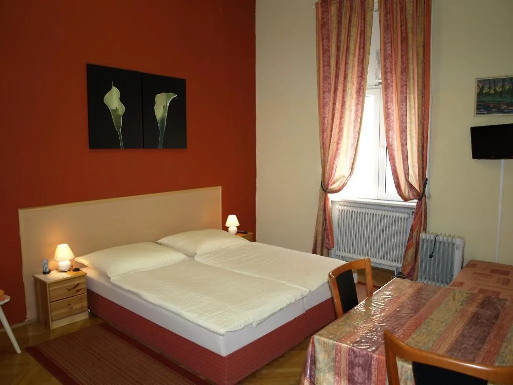 Pension Gross Vienna Bed & Breakfast