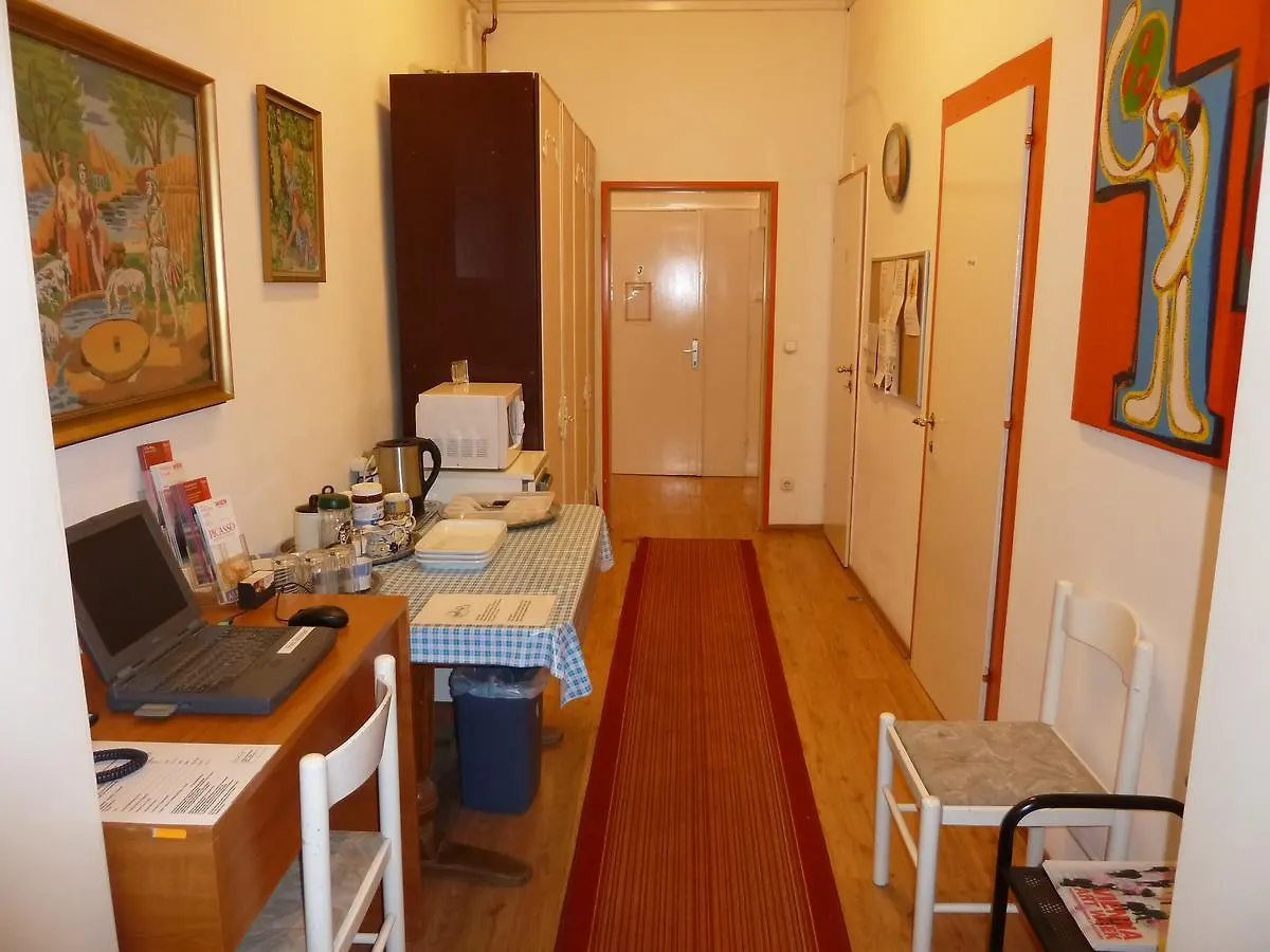 Pension Gross Vienna Bed & Breakfast